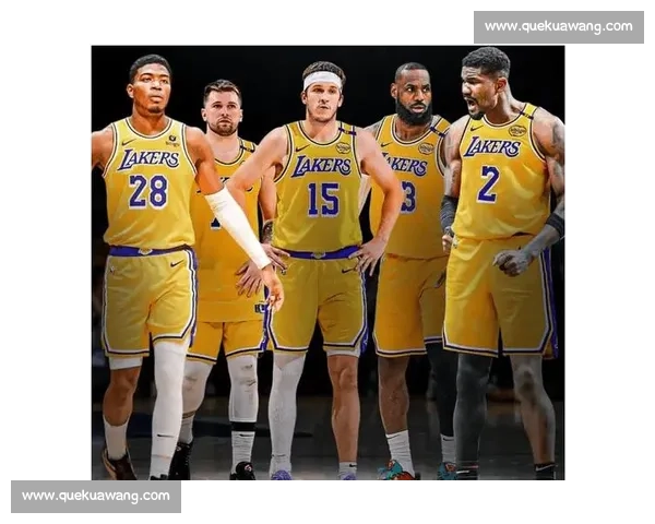 热火对决湖人雨中鏖战展现巨星对抗与战术博弈全景赛季焦点之夜